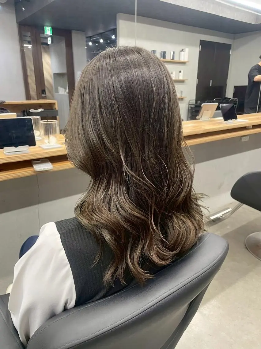 セミロング カット ヘアカラー トリートメント N 【エヌ】のヘアスタイル