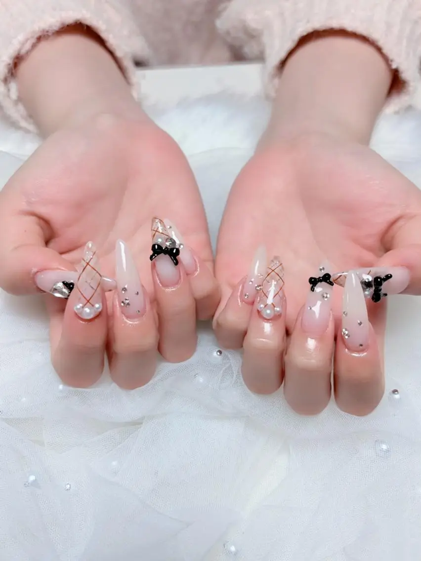 ネイル 韓国ネイル マグネットネイル 持ち込み ニュアンスネイル シンプルネイル ハンドネイル Huynnail Shinjukuのネイルデザイン