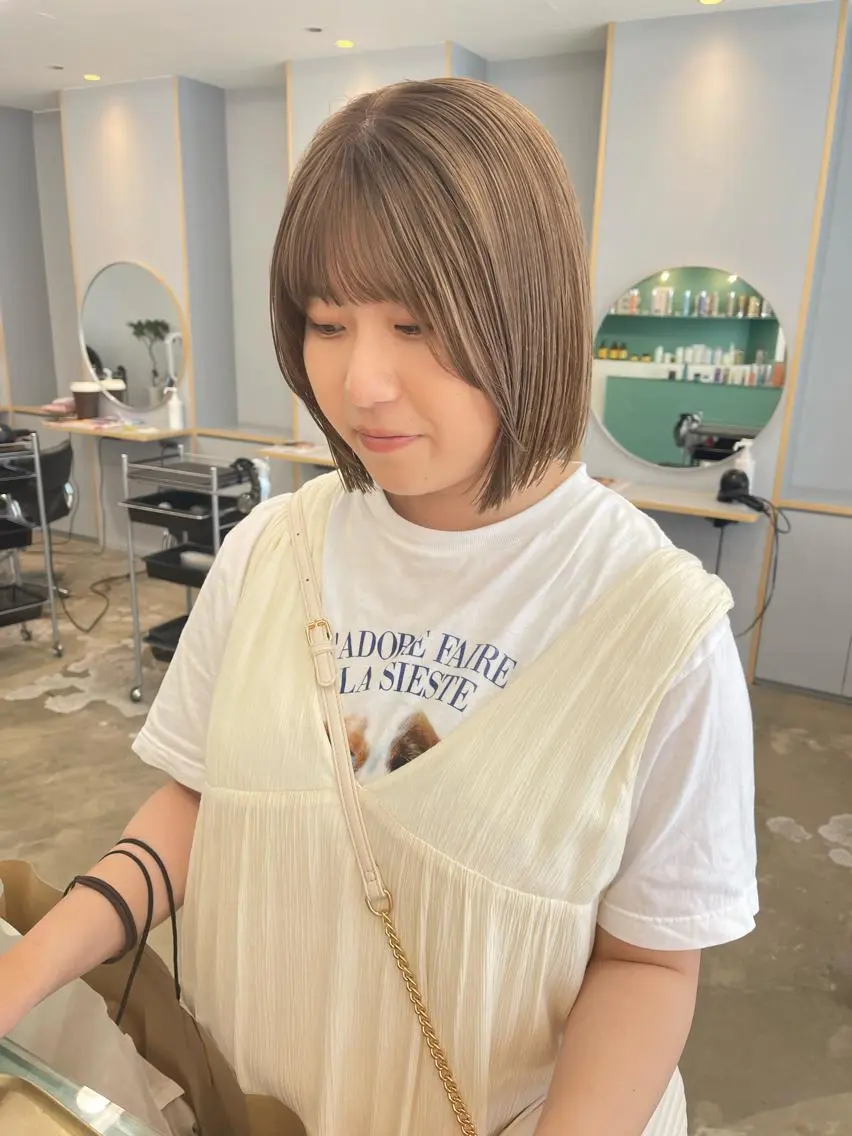 ショート カラー カット ヘアカラー トリートメント 💓パーマ，💗 レイヤーカットのヘアスタイル