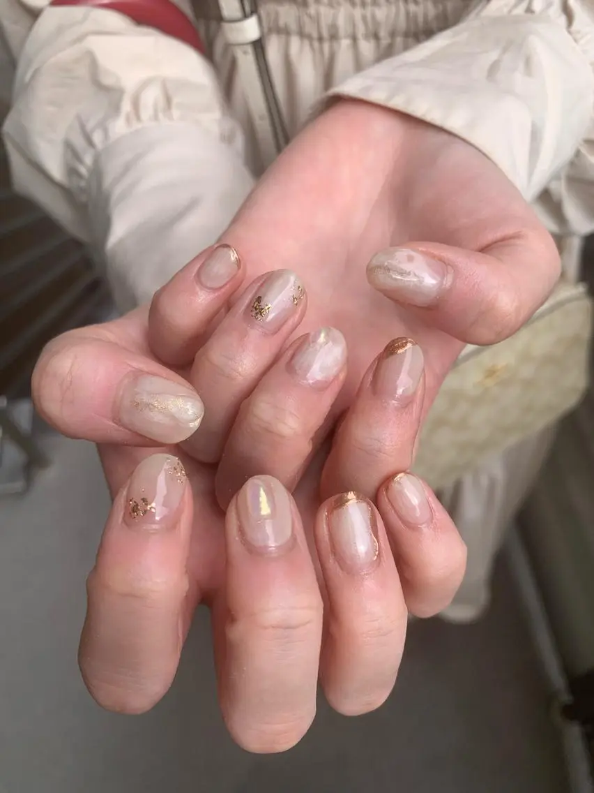 ネイル ホワイト マキノ ユイのネイルデザイン
