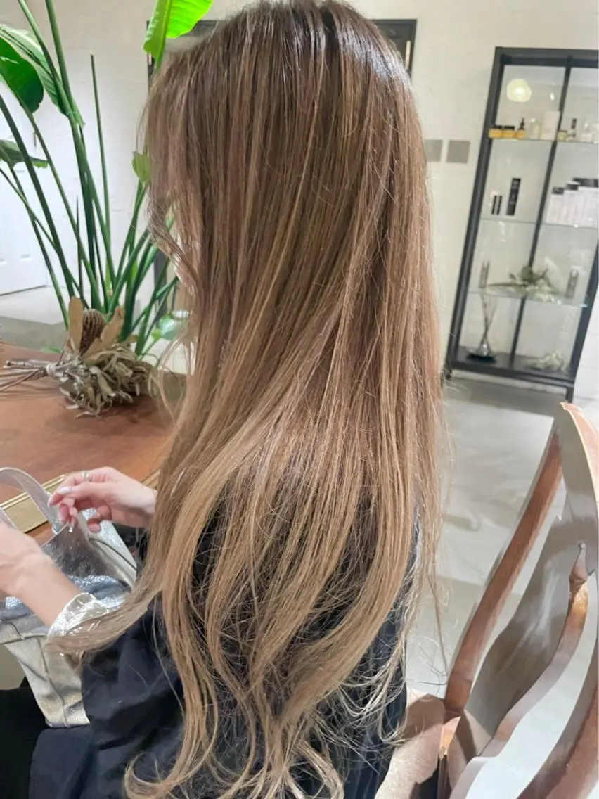 ロング カラー 聖 来のヘアスタイル