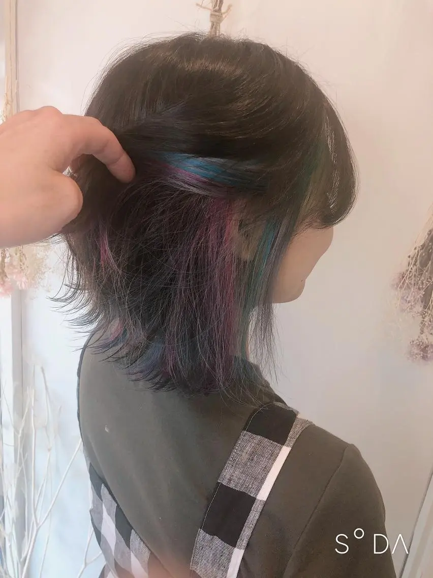 ショート カラー ヘアアレンジ インナーカラー 低ダメ高明度 低ダメ高明度ハイトンのヘアスタイル