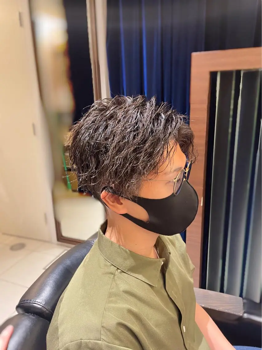 ミディアム パーマ メンズ ツーブロック パーマ 岡崎 隆晟のヘアスタイル