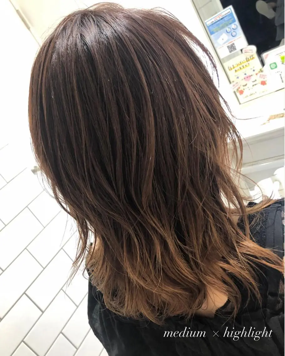 ミディアム カラー ハイライトカラー ハイライト 30･40代支持率◎ 白髪ぼかし/うる艶髪のヘアスタイル