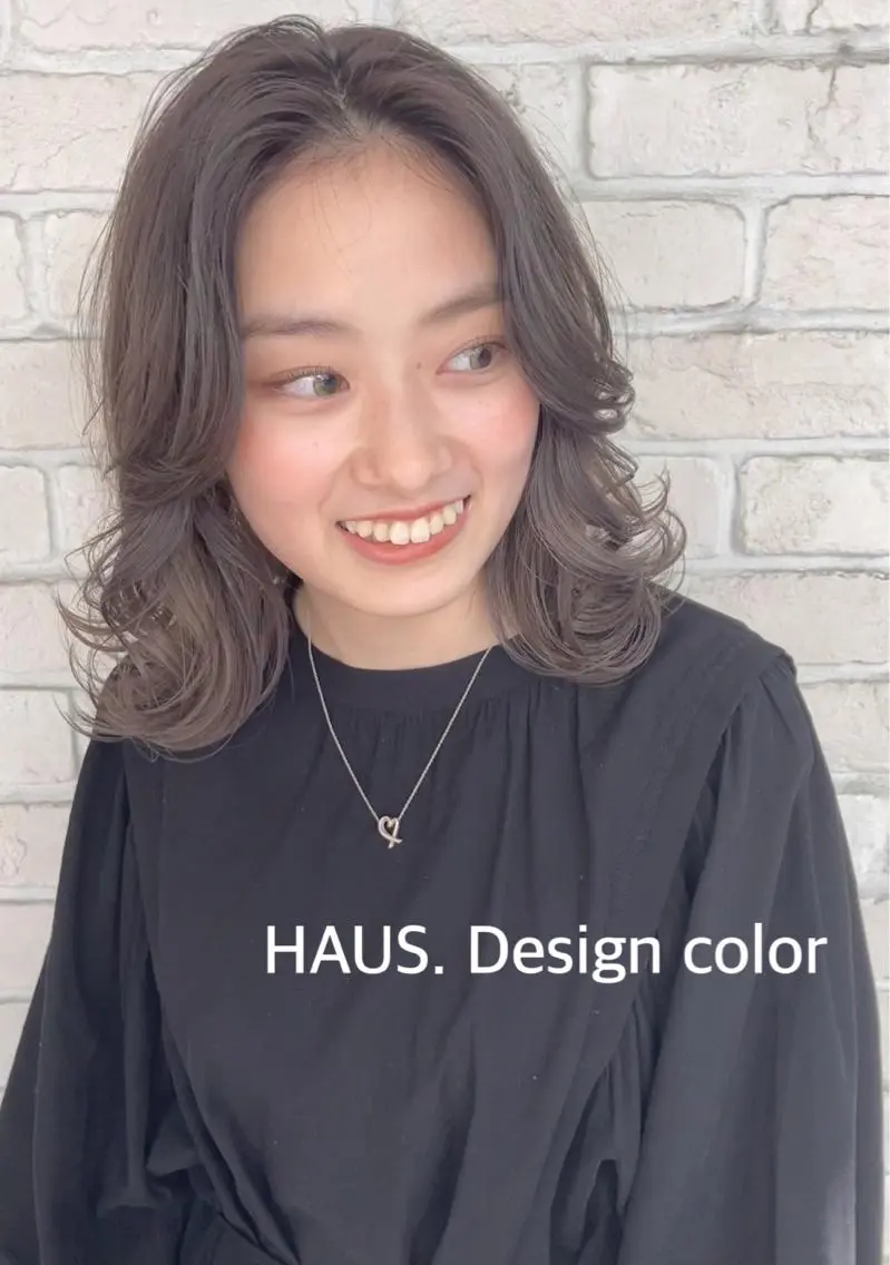 セミロング あやかショート 白髪ぼかしのヘアスタイル