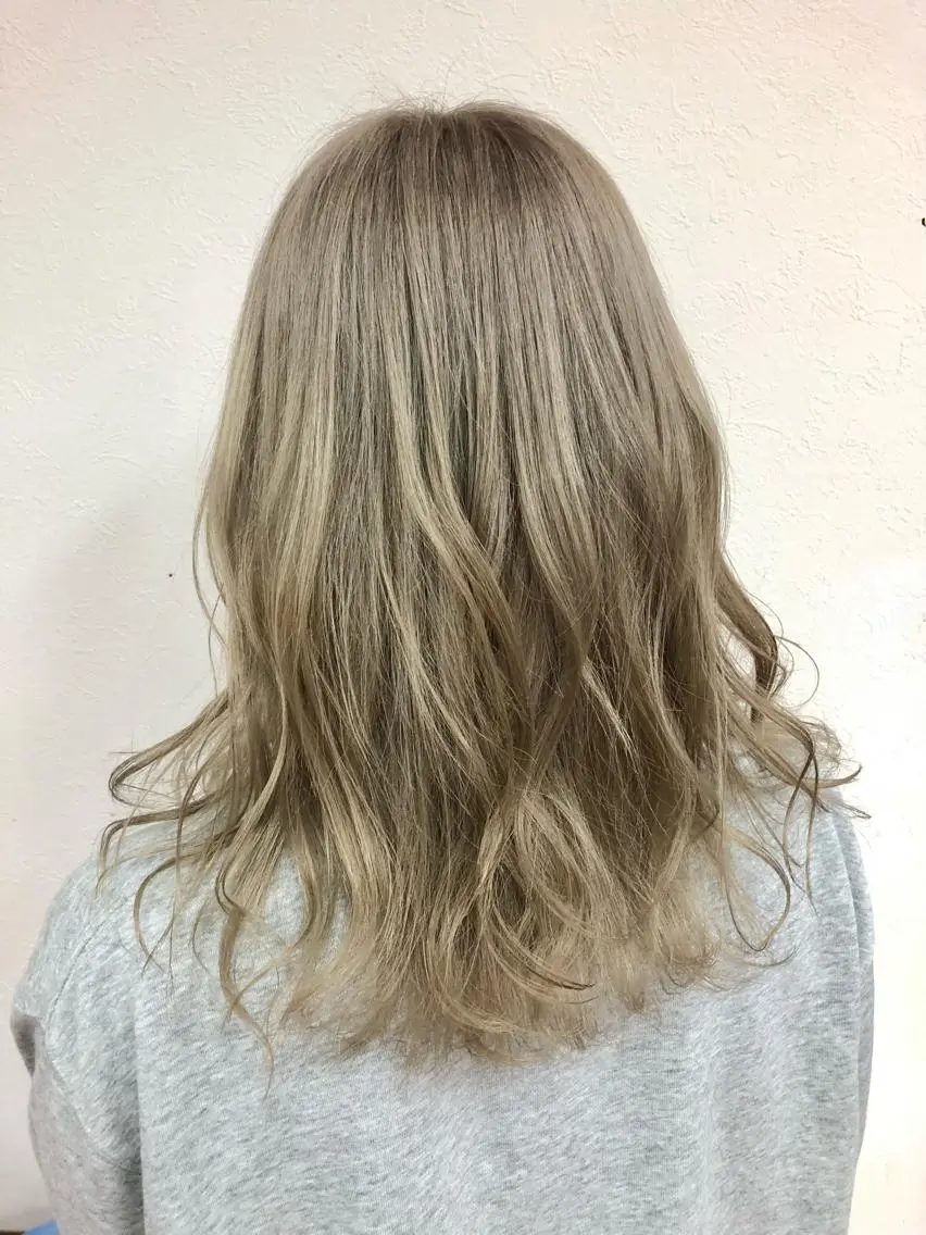 カラー 最高級エクステ /羽エクステ白石宇由のヘアスタイル