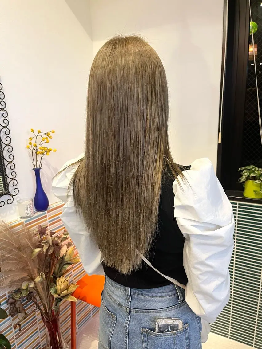 セミロング カラー ベージュカラー ブリーチ カット ヘアカラー トリートメント 🩷ハイトーン透明感 レイヤー🩷ユリカのヘアスタイル