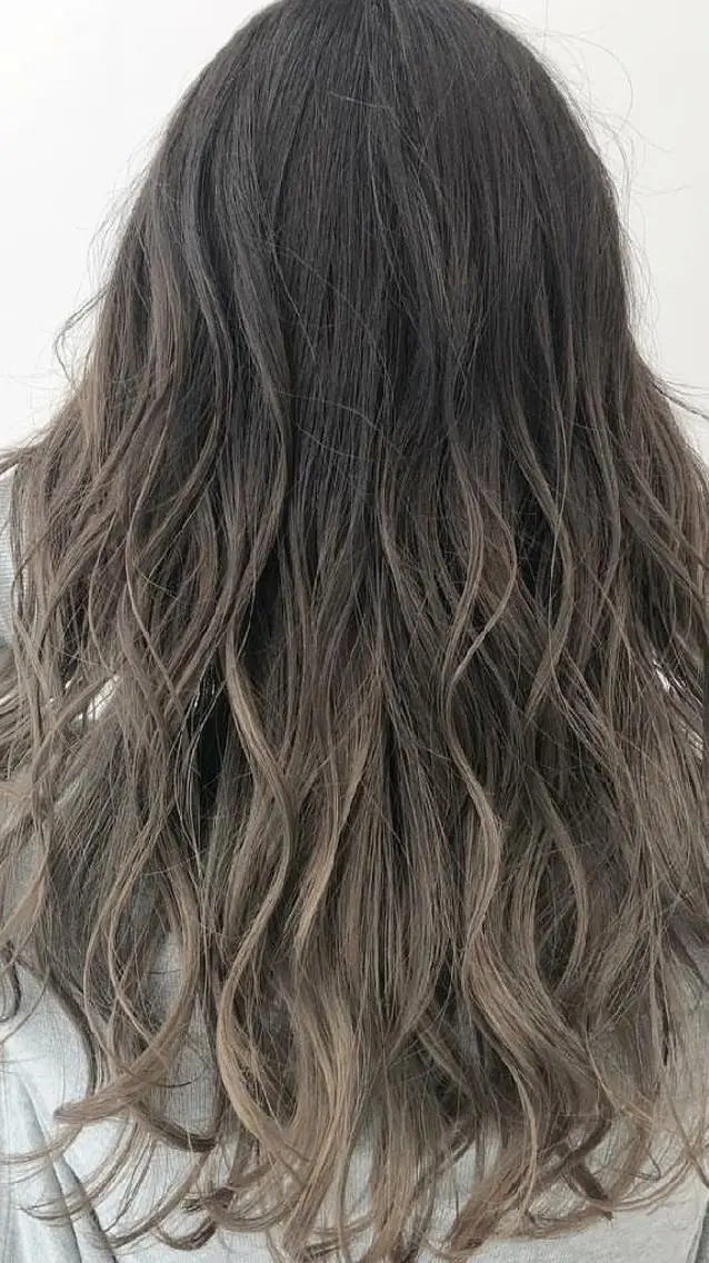 ロング カラー グラデーションカラー たき  あいみのヘアスタイル