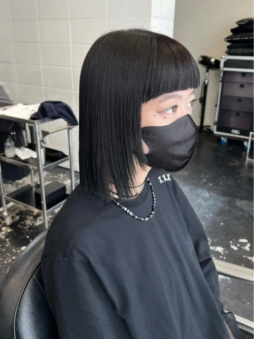 ミディアム カラー ヘアアレンジ 黒髪 ブルーカラー ブルーブラック 透明感カラー カット ヘアカラー トリートメント HARU//原宿🤍 リピート率NO.1のヘアスタイル