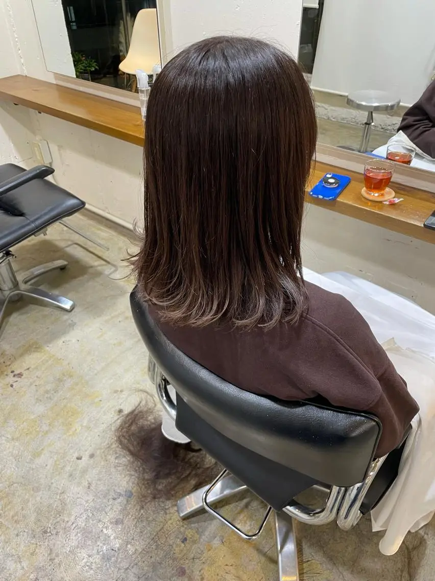 ミディアム カラー ブラウンカラー カット ヘアカラー トリートメント MIOベージュカラー 柔らかいカラーのヘアスタイル