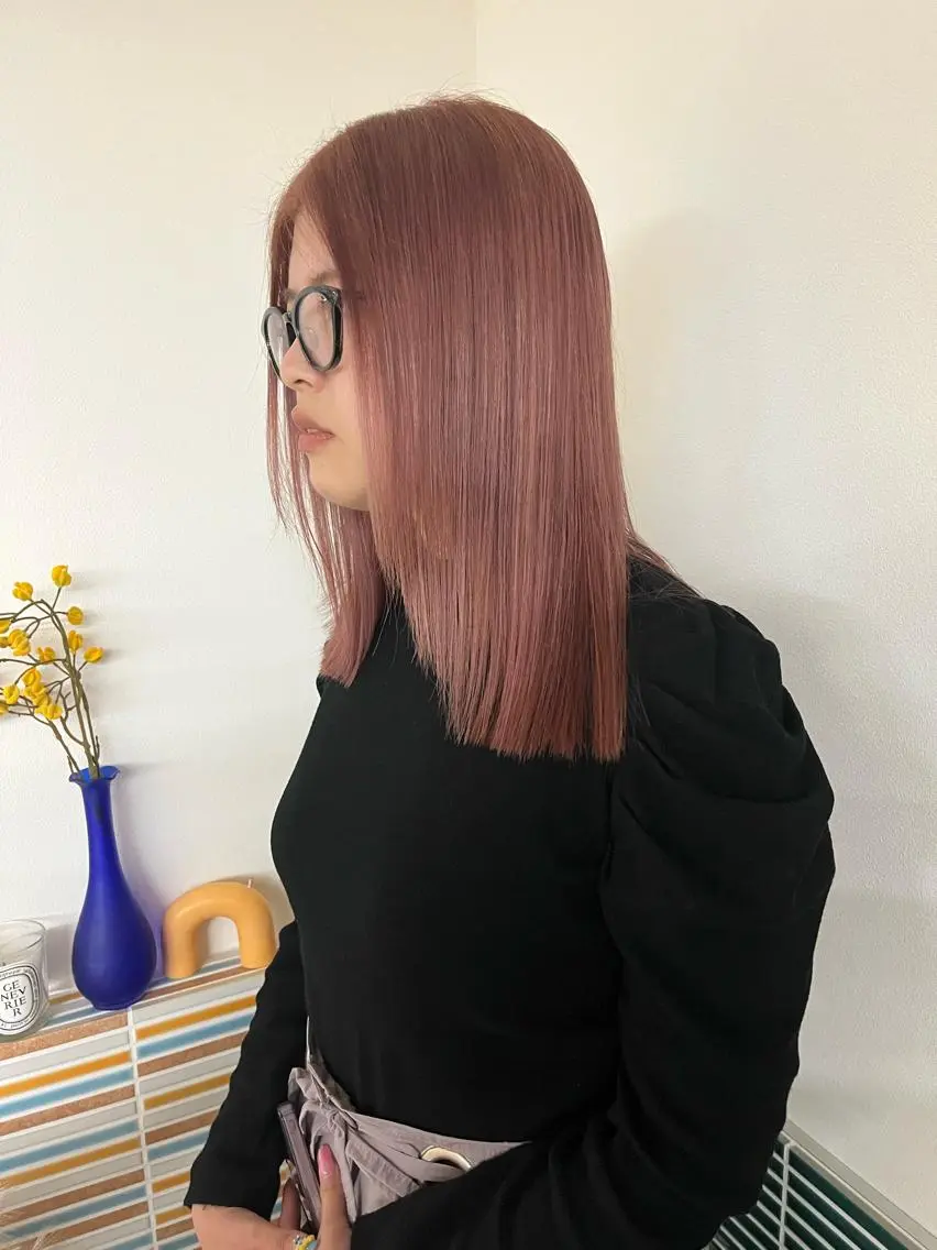 ミディアム カラー ブリーチ ピンクカラー ホワイトピンク ヘアカラー トリートメント 🩷ハイトーン透明感 レイヤー🩷ユリカのヘアスタイル