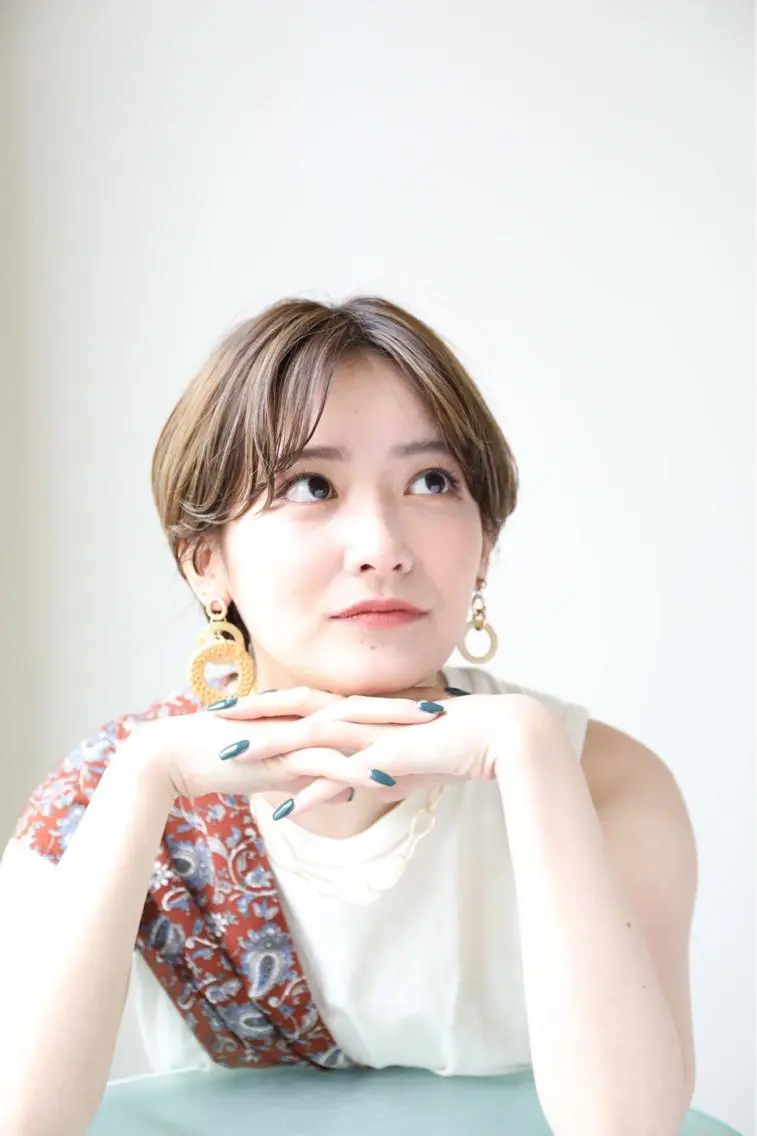 ショート カラー ハンサムショート バレイヤージュ ハイトーンカラー レイヤーカット ショートヘア サソウ ユリエ🥥のヘアスタイル