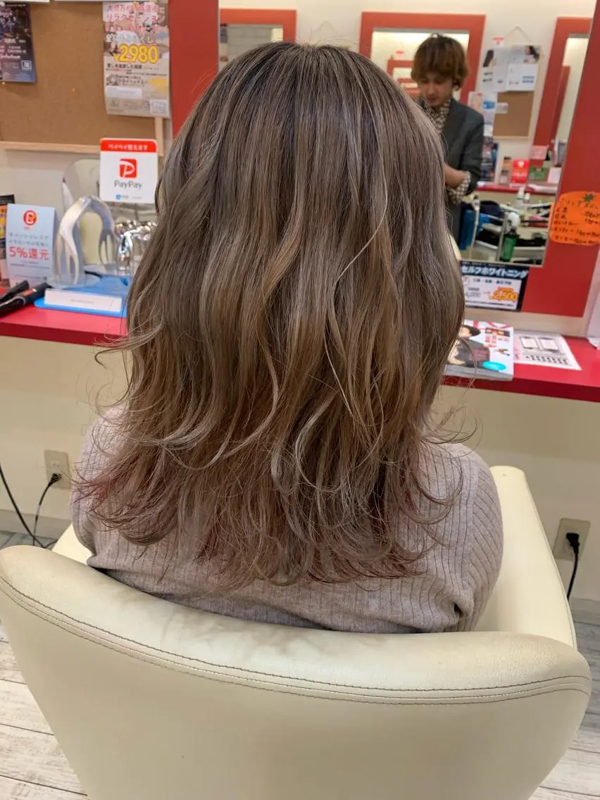 セミロング カラー ヘアアレンジ ベージュカラー カット ヘアカラー 今村公介 ブリーチ特化、派手髪のヘアスタイル