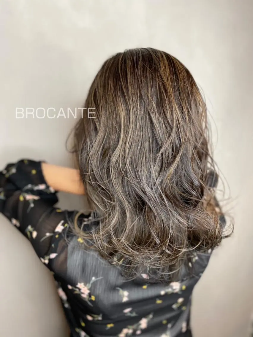 セミロング カラー バレイヤージュ ハイライトカラー 外国人風カラー ハイライト ヨシンモリ カット ヘアカラー BROCANTE立川 karasawa.nのヘアスタイル