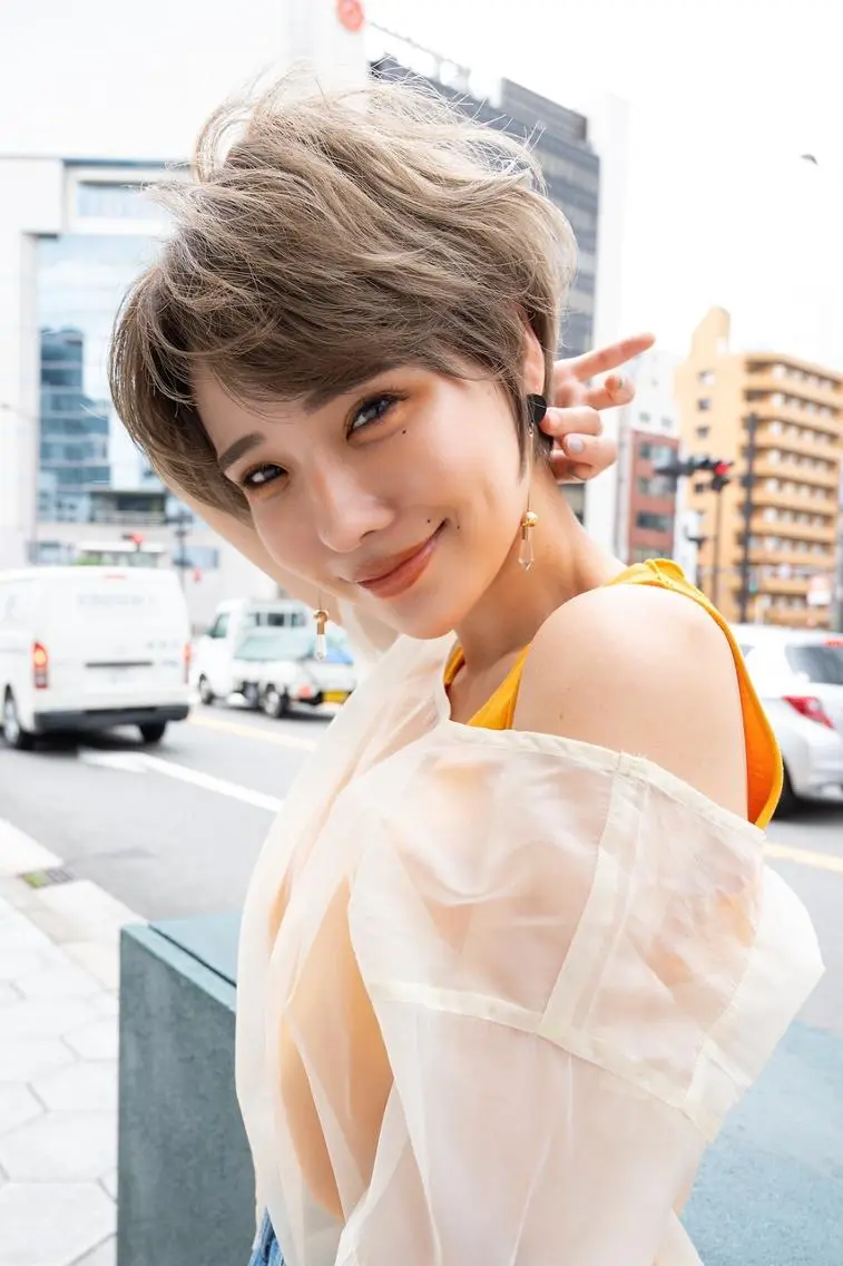 ショート カラー ショートレイヤー ベージュカラー フォギーベージュ レイヤーカット ショートヘア ヘアカラー ANGELICA JR和歌山店のヘアスタイル