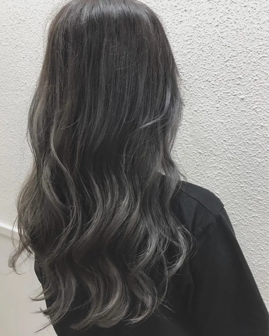 ロング カラー アディクシーカラー シルバー バイオレットカラー にった みずきのヘアスタイル