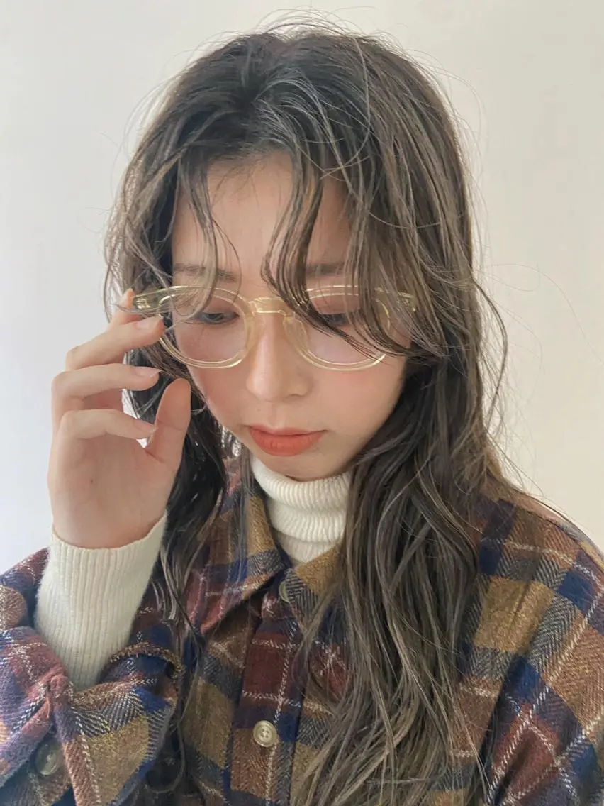カラー Mori Aimiのヘアスタイル