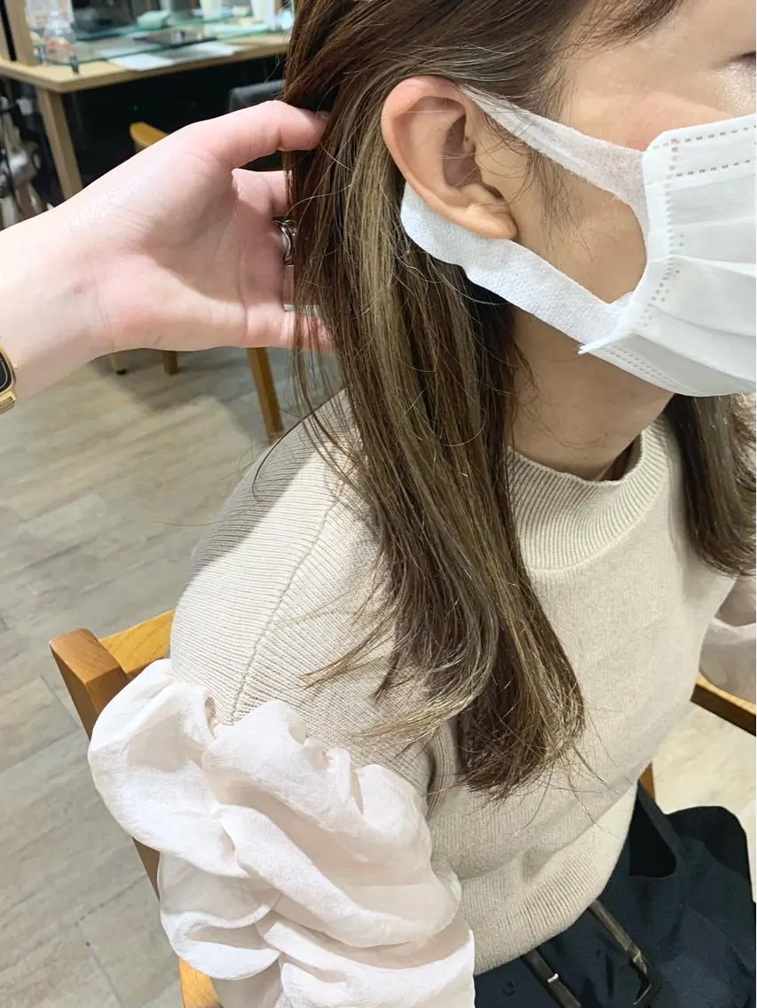 ミディアム カラー パーマ ヘアアレンジ メンズ キッズ ネイル マツエク・マツパ カット ヘアカラー レイヤーカット/ 巻ける縮毛矯正のヘアスタイル