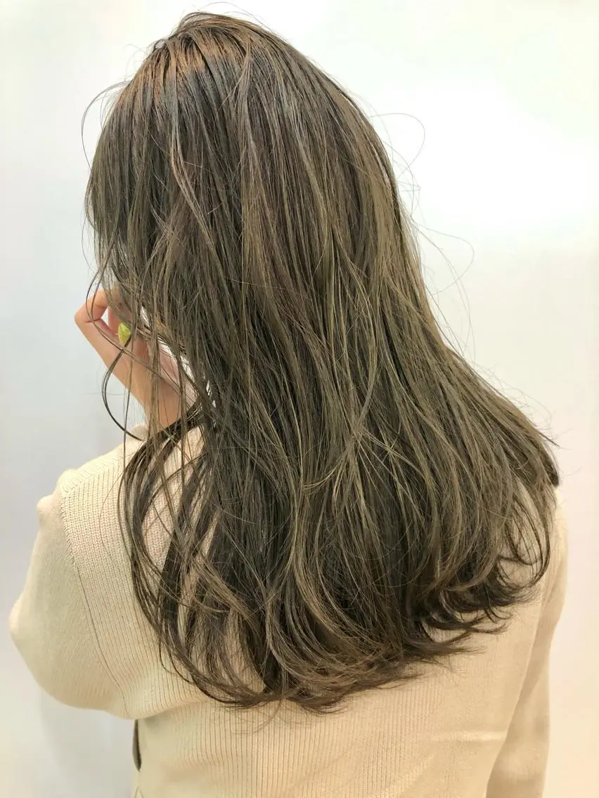 ロング カラー ヘアアレンジ 切りっぱなしボブ アッシュ アッシュグレー バレイヤージュ ベージュカラー ササキカズマ〻透明感 〻色落ち〻赤み消しのヘアスタイル