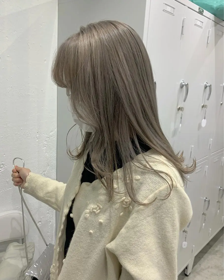 ミディアム カラー ヘアアレンジ カット ヘアカラー トリートメント ヘアセット 憧れの艶ハイトーンへ 🌙サイダサキのヘアスタイル