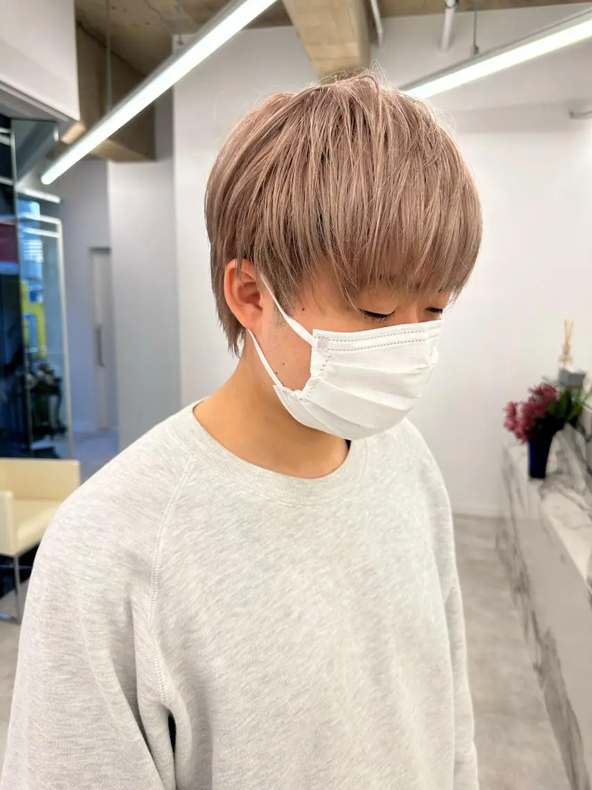 ショート カラー メンズ メンズブリーチ ベージュカラー ブリーチ ミルクティーベージュ カット ヘアカラー トリートメント ブリーチ指名No.1 Daikiのヘアスタイル