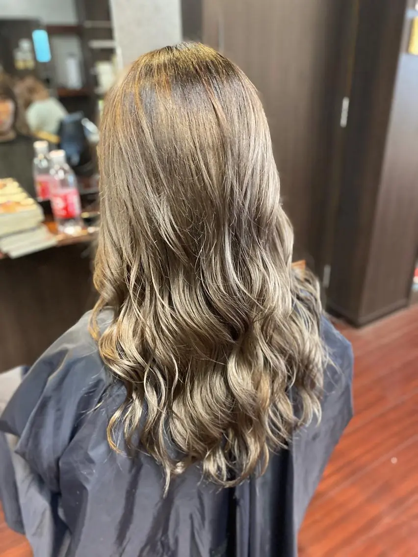 ロング カラー ヘアアレンジ グラデーションカラー ハイライトカラー ハイライト Luzir⭐︎ GEN⭐︎のヘアスタイル