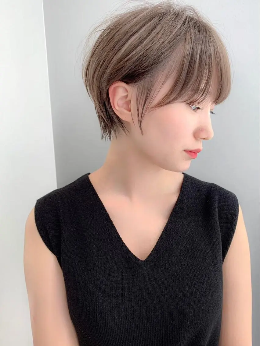 ショート カラー ベージュカラー ミルクティーベージュ GIEN 末吉 海斗のヘアスタイル