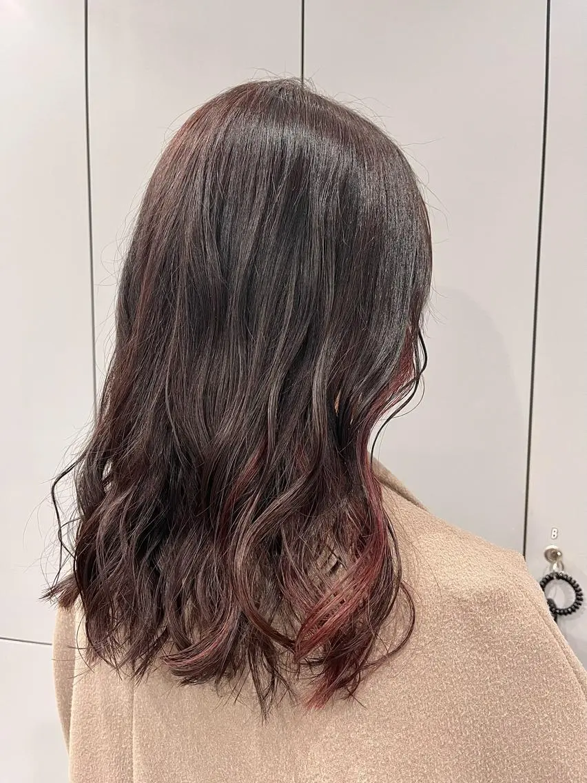 ミディアム カラー インナーカラー ピンクカラー 山本 佳奈のヘアスタイル