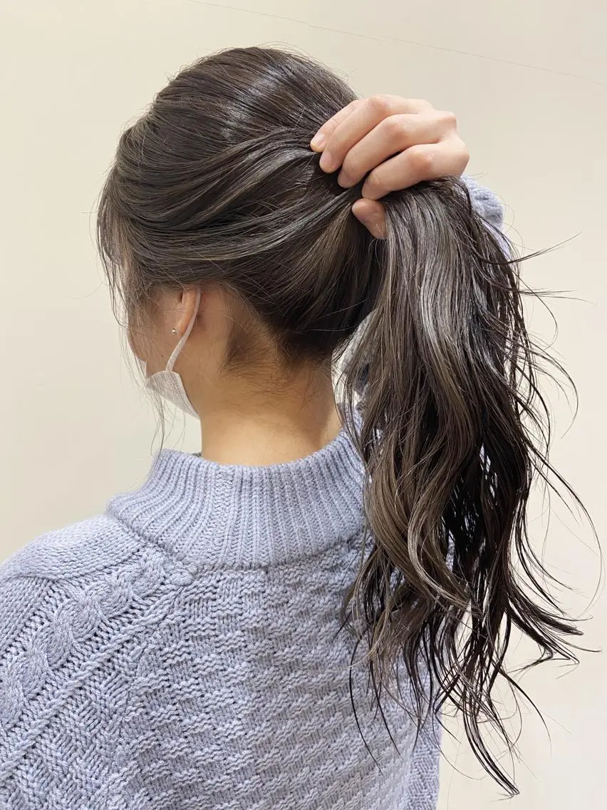 セミロング カラー ダークグレー インナーカラー カット ヘアカラー Amour なぐらのヘアスタイル