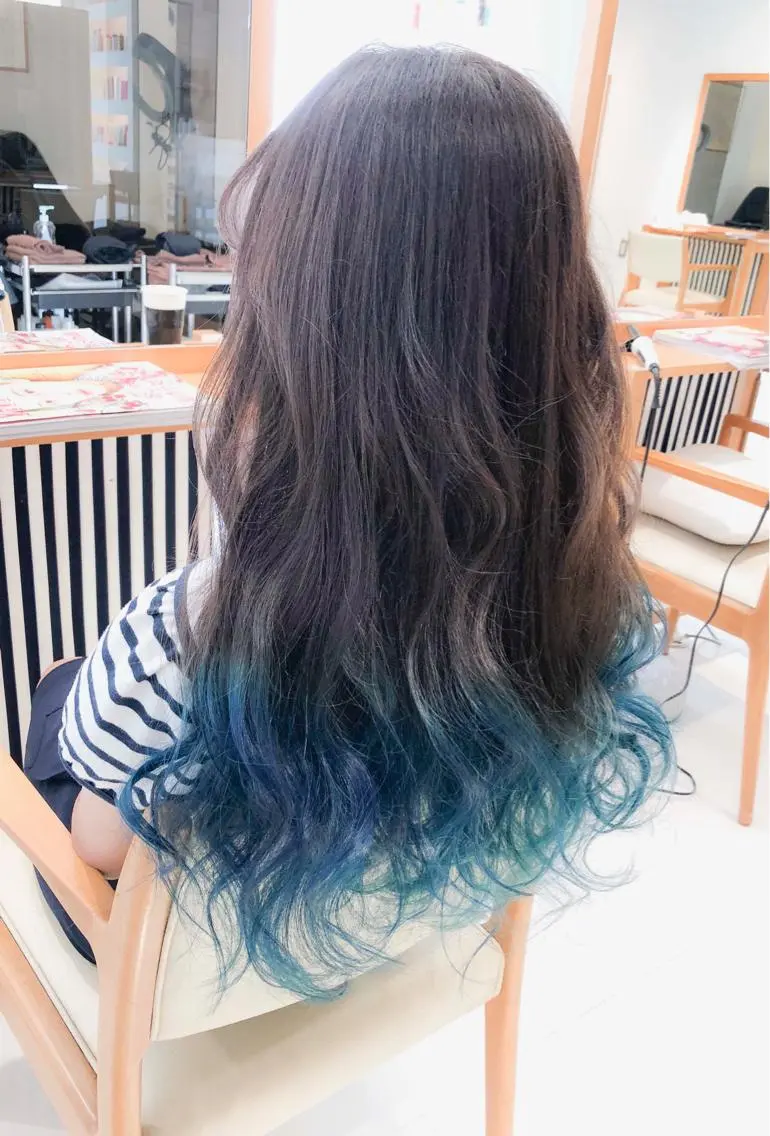 ロング カラー ブルーカラー グラデーションカラー Days 透明感カラーのヘアスタイル
