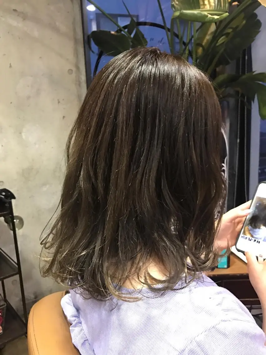 ミディアム カラー パーマ ヘアアレンジ メンズ キッズ ネイル マツエク・マツパ オリーブグレー サロンドミルク 原宿のヘアスタイル