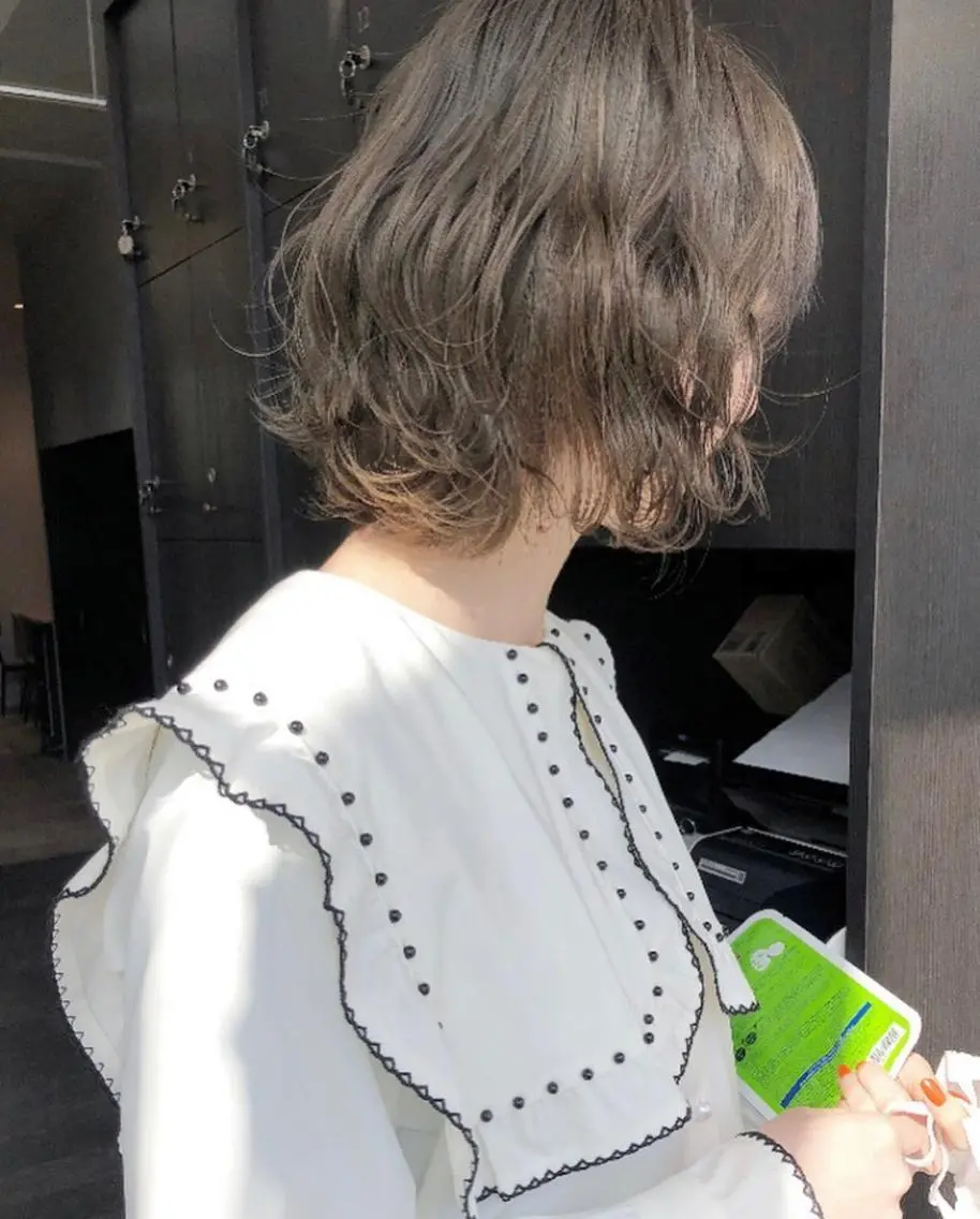 ミディアム カラー パーマ ヘアアレンジ メンズ キッズ マツエク・マツパ メンズハイライト メンズハイトーン 丸みショート ハイライトカラー ハイトーンカラー カット ヘアカラー トリートメント stylist 🌸 kana.のヘアスタイル