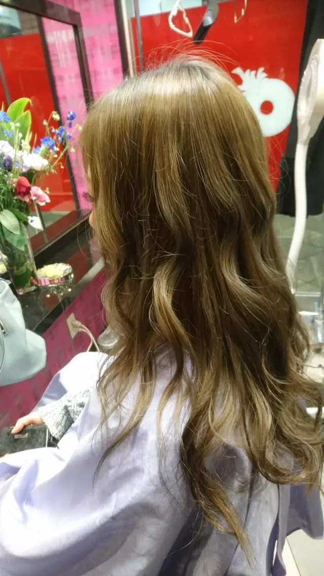 ロング カラー ダブルカラー 横山 千春のヘアスタイル