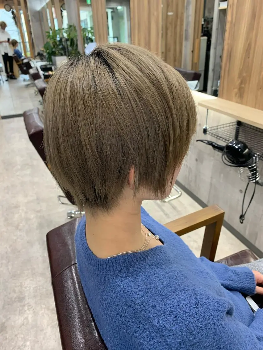 ショート カラー バレイヤージュ ベージュカラー ブリーチ ダブルカラー グラデーションカラー ヘアカラー memento 斎藤大覚のヘアスタイル