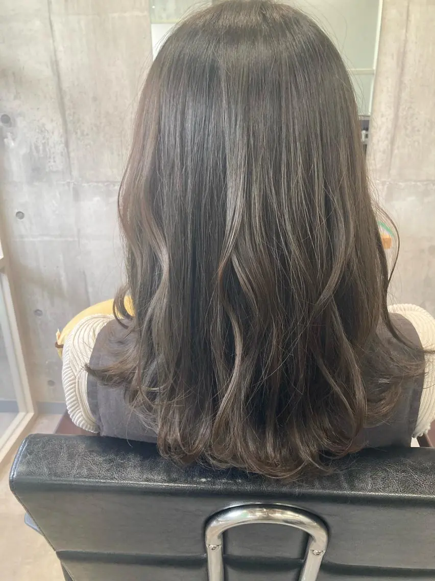 ロング カット ヘアカラー トリートメント newi WASHIOのヘアスタイル
