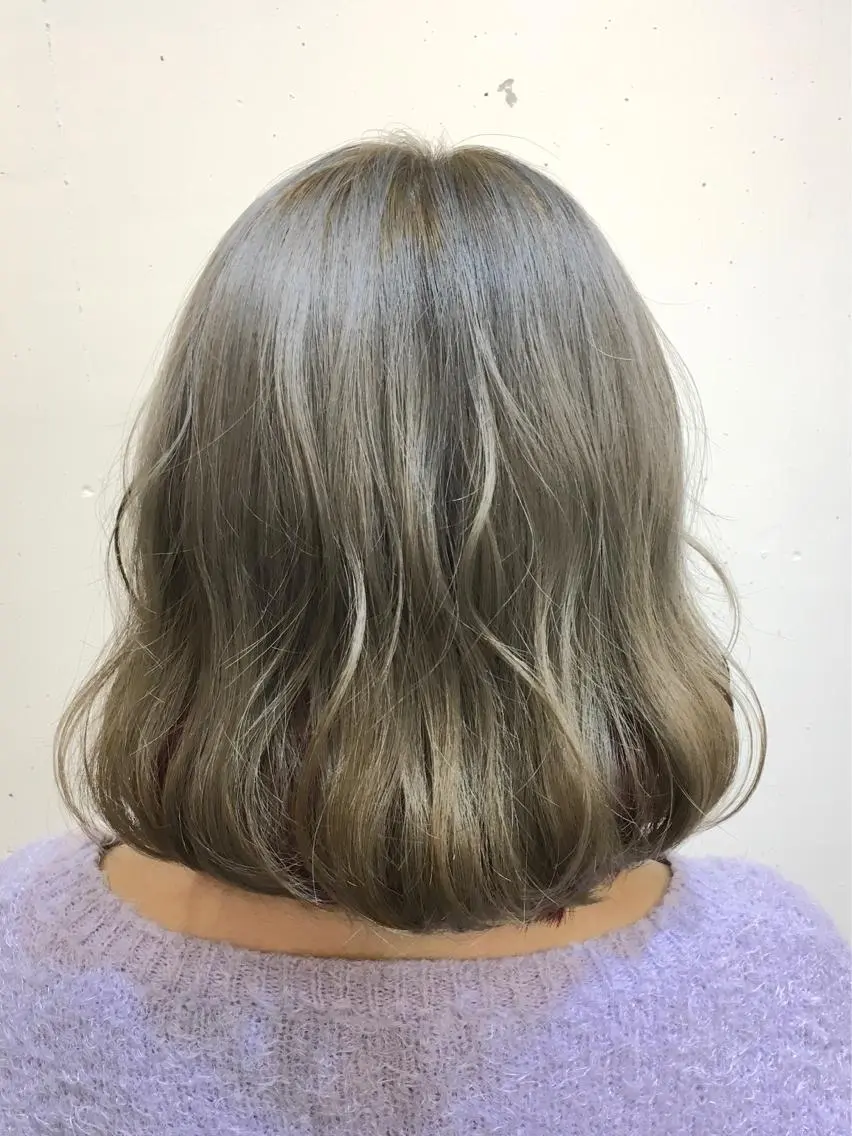 ショート カラー ブリーチ グレージュ ヘアカラー トリートメント ヘアセット yoshi ☆のヘアスタイル