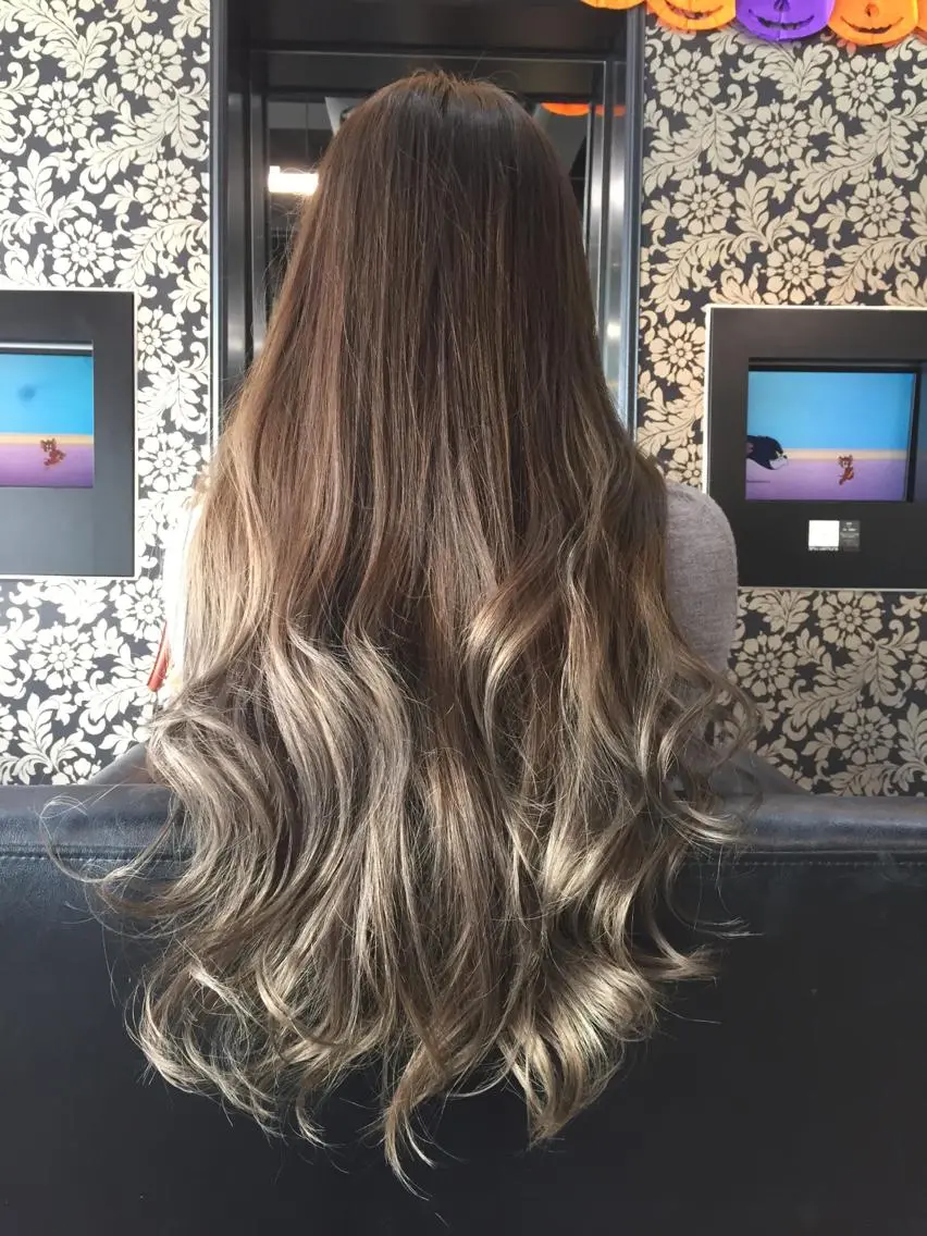 ロング カラー グラデーションカラー グレージュ シルバー 髪質改善✨艶髪師 黒木大貴のヘアスタイル