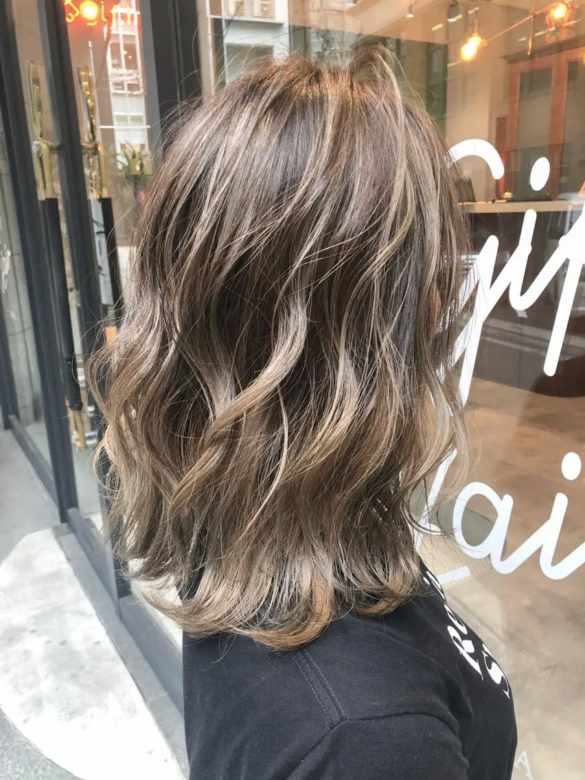 セミロング レイヤーカット AKANE 【zina新宿】のヘアスタイル