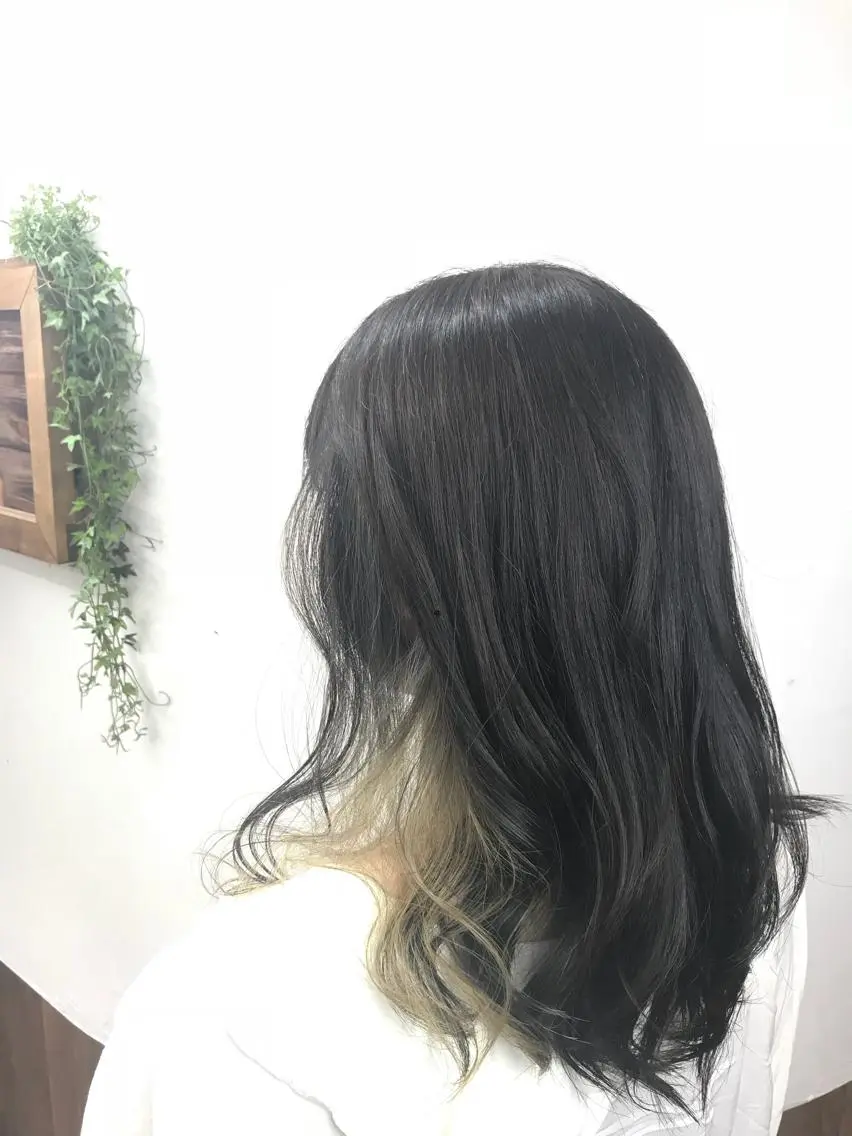 セミロング カラー グレージュ インナーカラー 澤田 拓己のヘアスタイル
