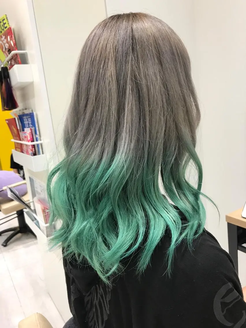 セミロング カラー ミント ミントグリーン インナーエクステ渋谷 🦋KAJIのヘアスタイル