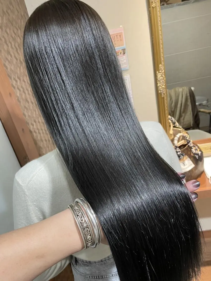 ロング カラー 黒髪 ブルーカラー ブルーブラック カット ヘアカラー トリートメント ハイトーン得意😍 Lumiereのヘアスタイル