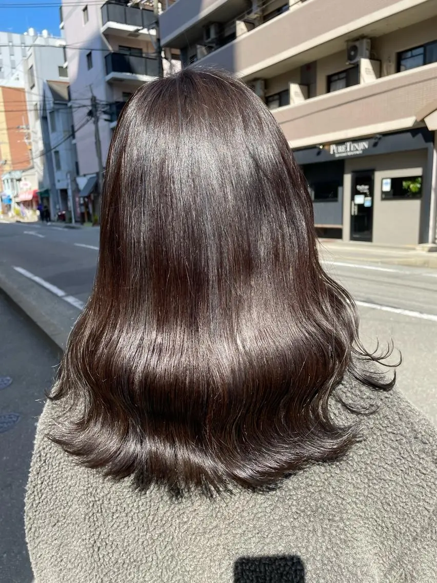 セミロング SEAM アキホのヘアスタイル