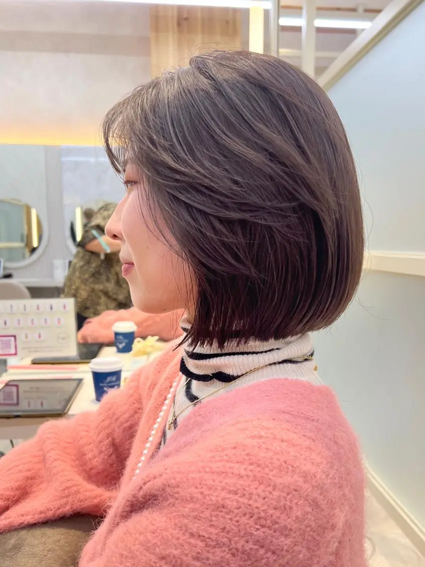 ショート カラー 切りっぱなしボブ 前下がりボブ ミストバング ブリーチ グレージュ ヘアカラー トリートメント レイヤー専門家 ダブルカラー修のヘアスタイル