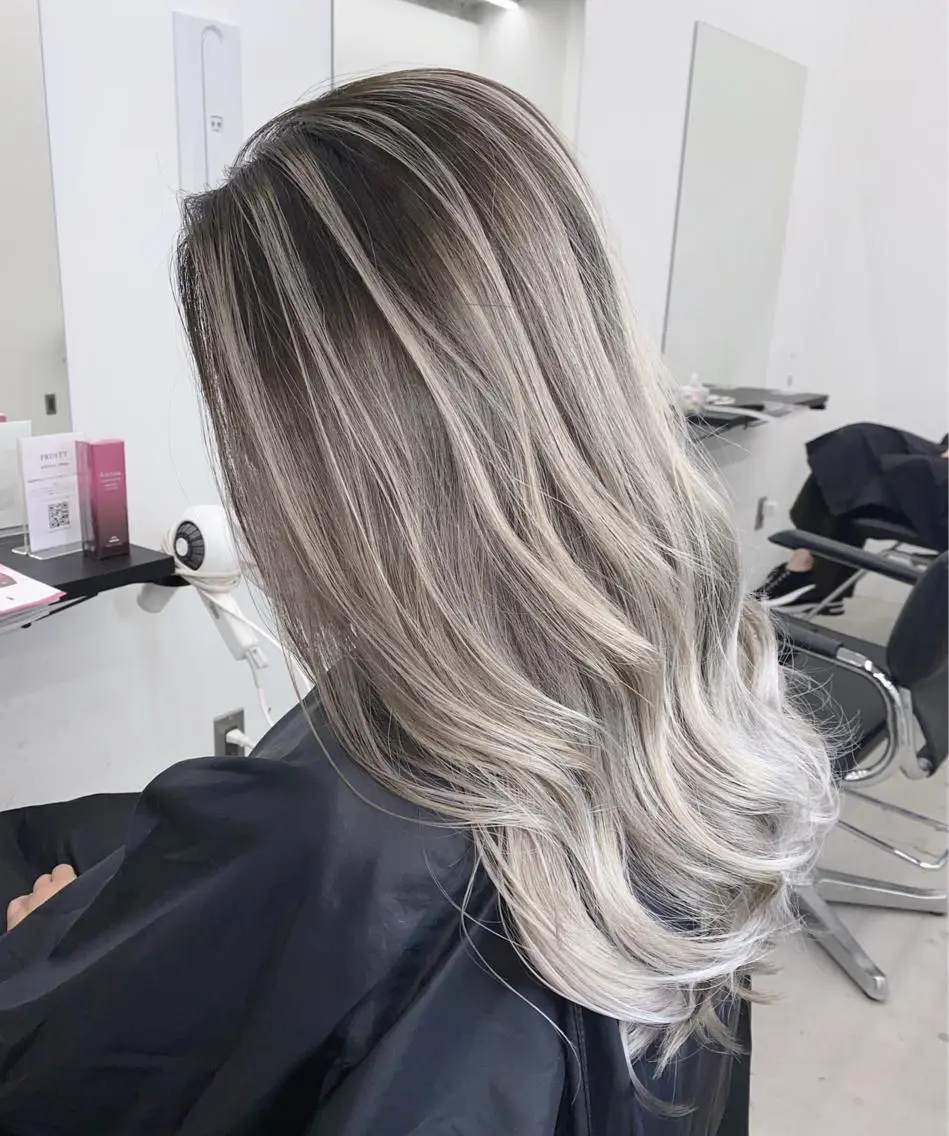 セミロング カラー バレイヤージュ レイヤーカット ✨ブリーチ無し 透明感HIDEのヘアスタイル