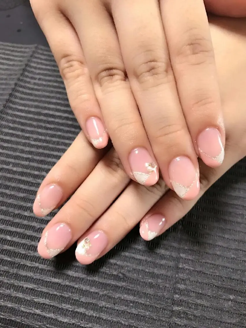 ネイル フレンチネイル モチの良さ◉ フィルインネイル♡のネイルデザイン