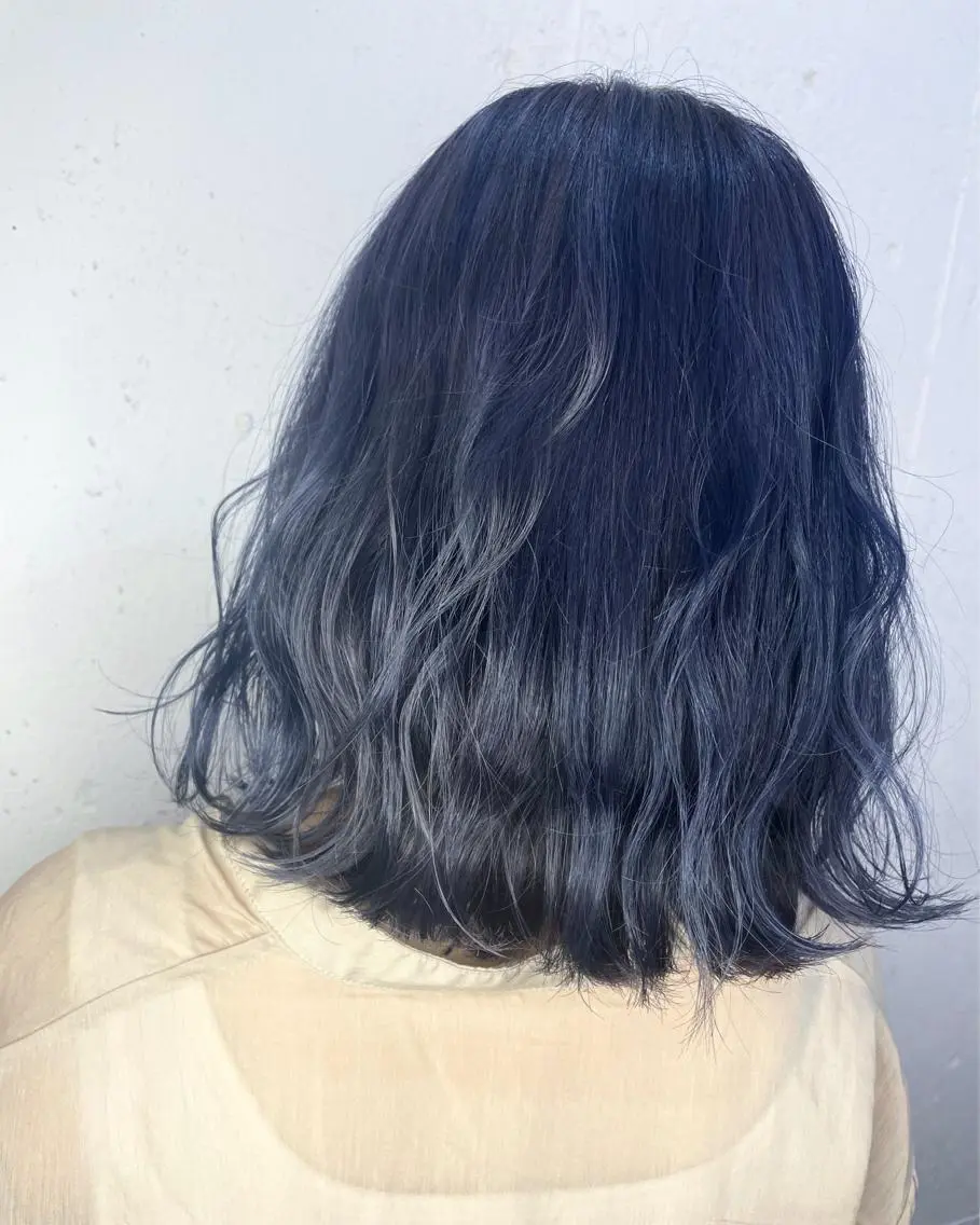 ミディアム カラー ブリーチ ブルーカラー ブルーバイオレット バイオレットカラー カット ヘアカラー トリートメント hisano / ハイトーン・透明感のヘアスタイル