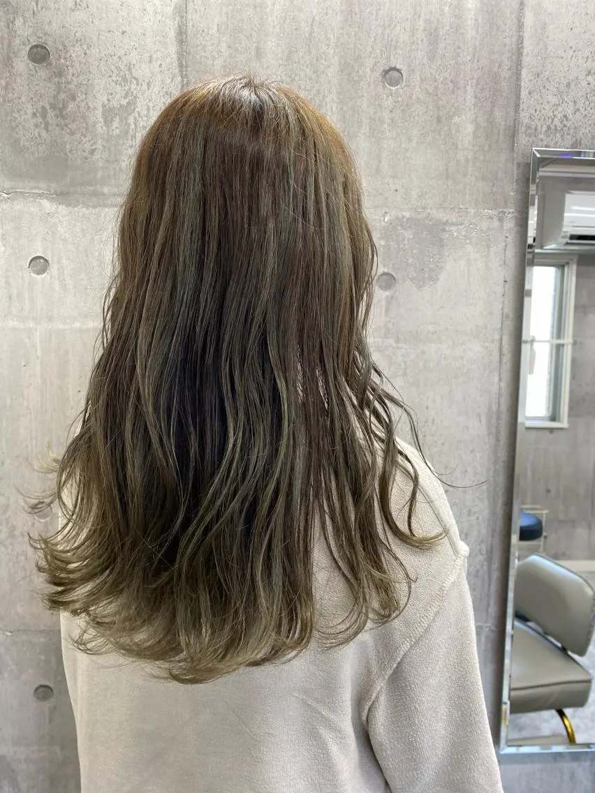 ロング N/デザインカラー 🌿ナギのヘアスタイル