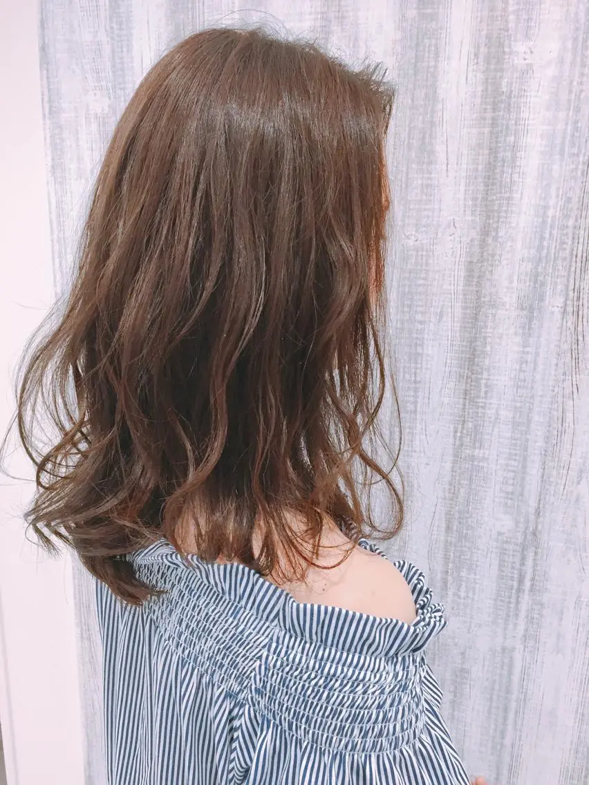 セミロング カラー アッシュ ベージュカラー 透明感♡︎♡︎ 佐々木早苗のヘアスタイル