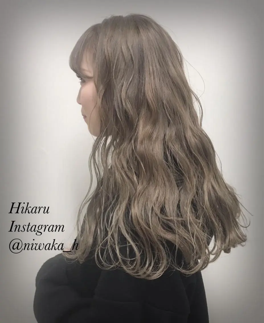 ロング カラー ダブルカラー グレージュ ハイトーンカラー ハイトーングレージュ エリアNo.1カラー ⭐️hikaru⭐️のヘアスタイル