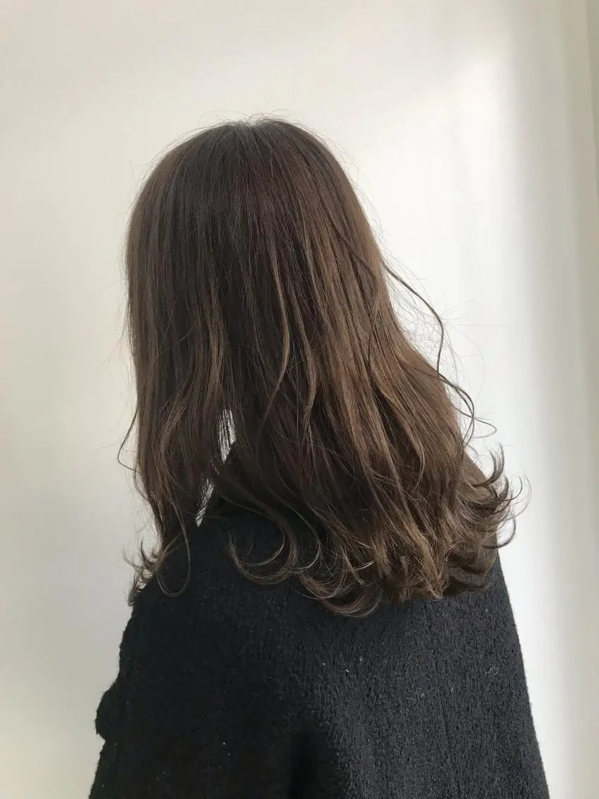 セミロング カラー Rayt hair レイトヘアーのヘアスタイル